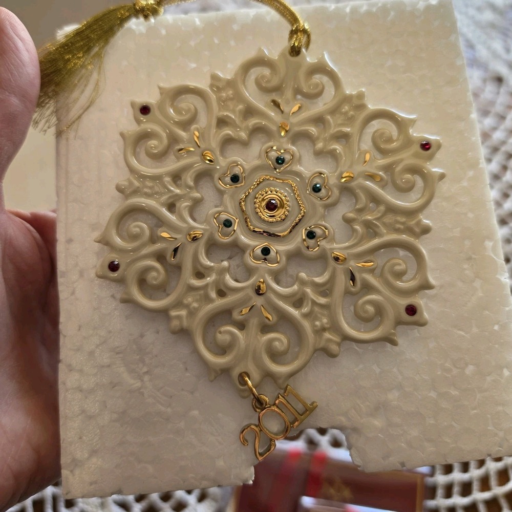 Lenox Annual 2011 Gemmed Snowflake Christmas Tree Ornament in Box